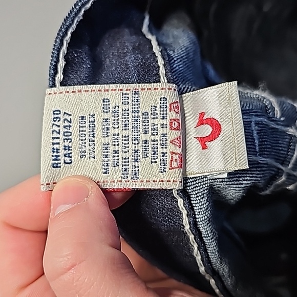 TRUE Religion 27x31 dark wash straight leg jeans - Picture 8 of 8